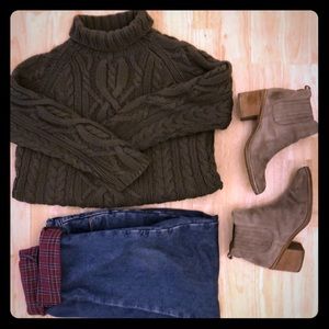 Forest green cable knit turtleneck